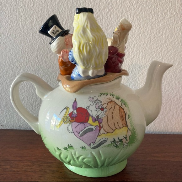 Disney Alice in Wonderland Paul Cardew Limited Ed.Ceramic Teapot White
Rabbit - Picture 3 of 9